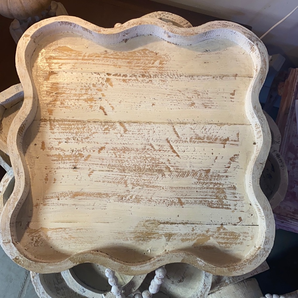 18 x 18” Scallop bead tray